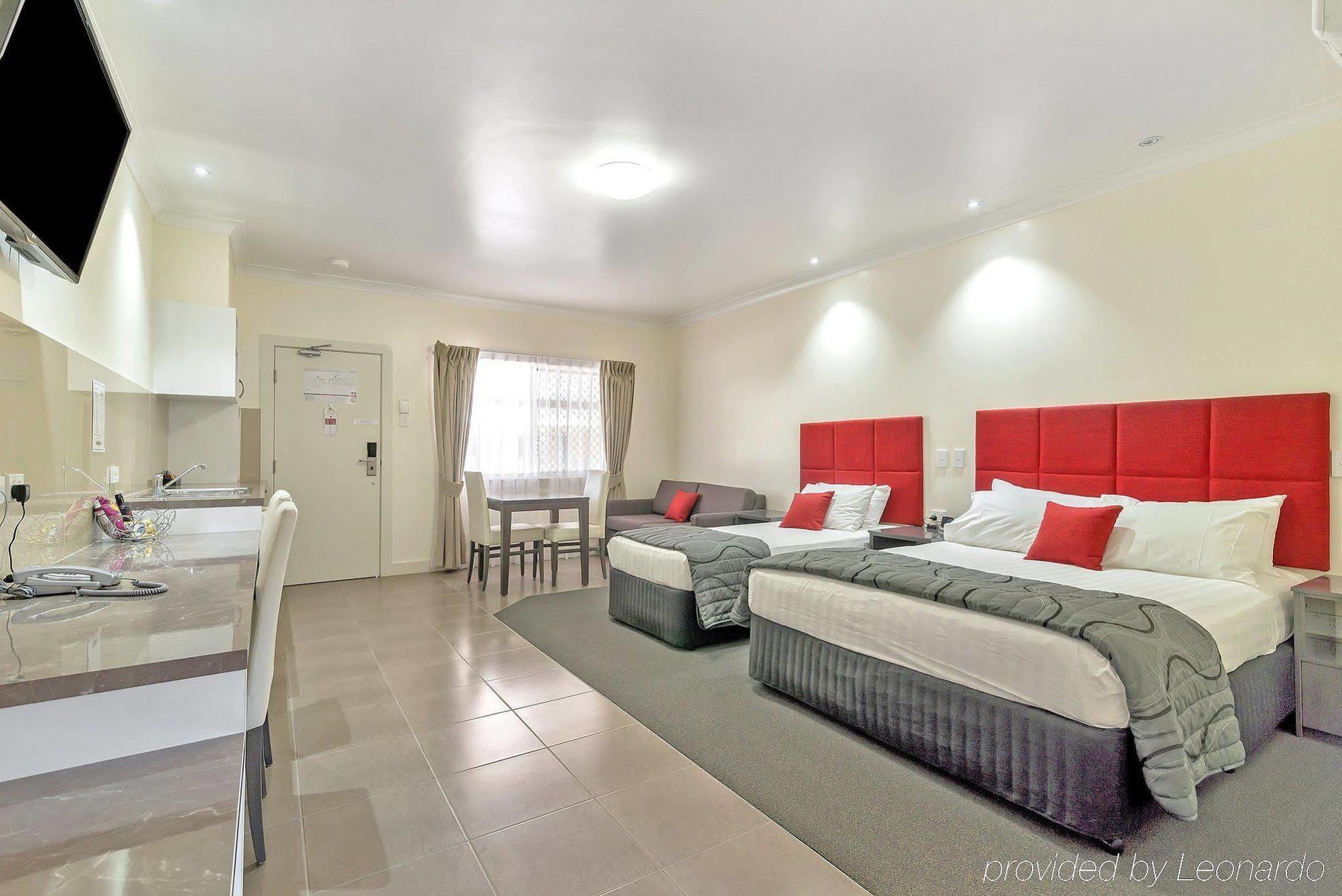 Swagsman Motel Miles Экстерьер фото