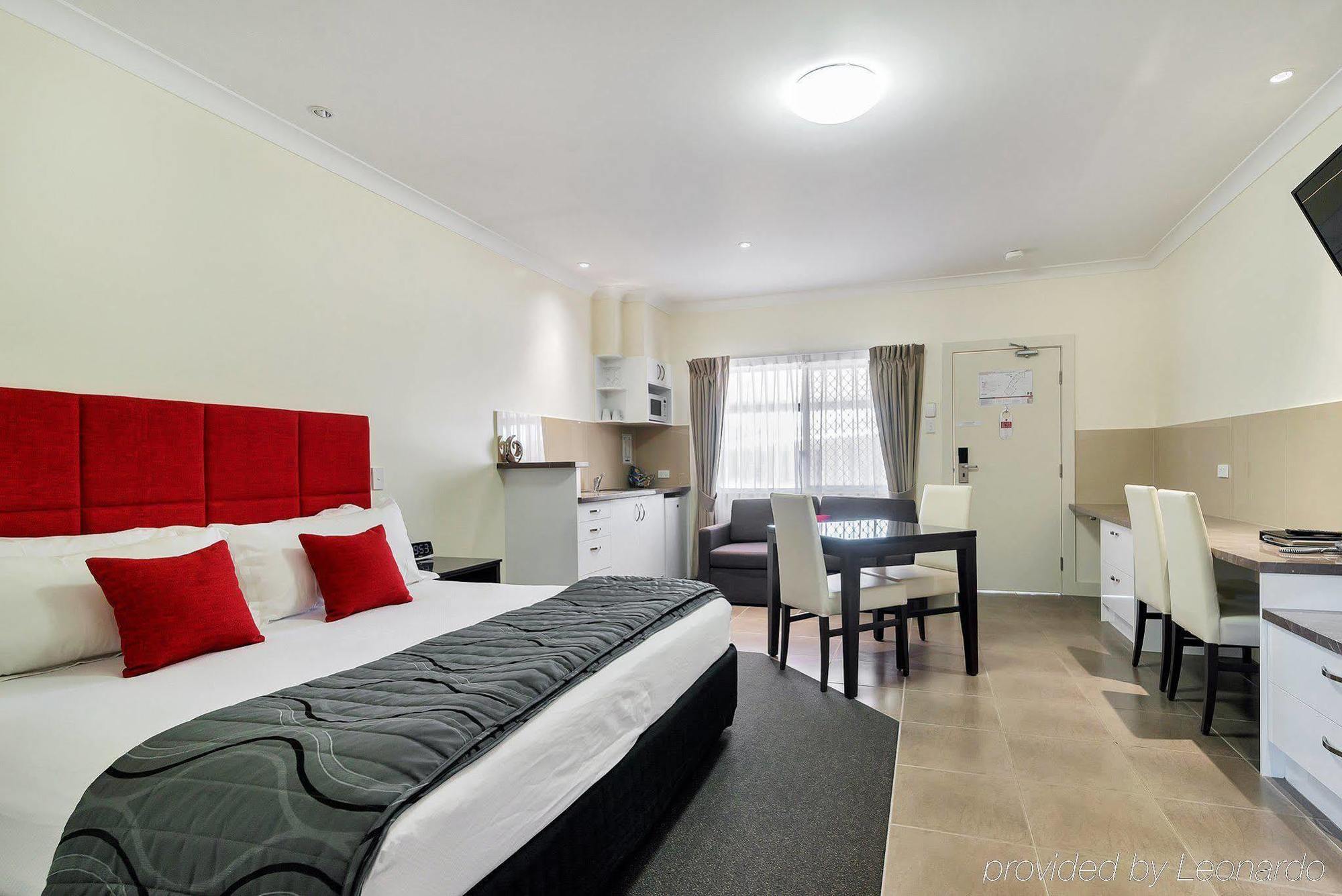 Swagsman Motel Miles Экстерьер фото