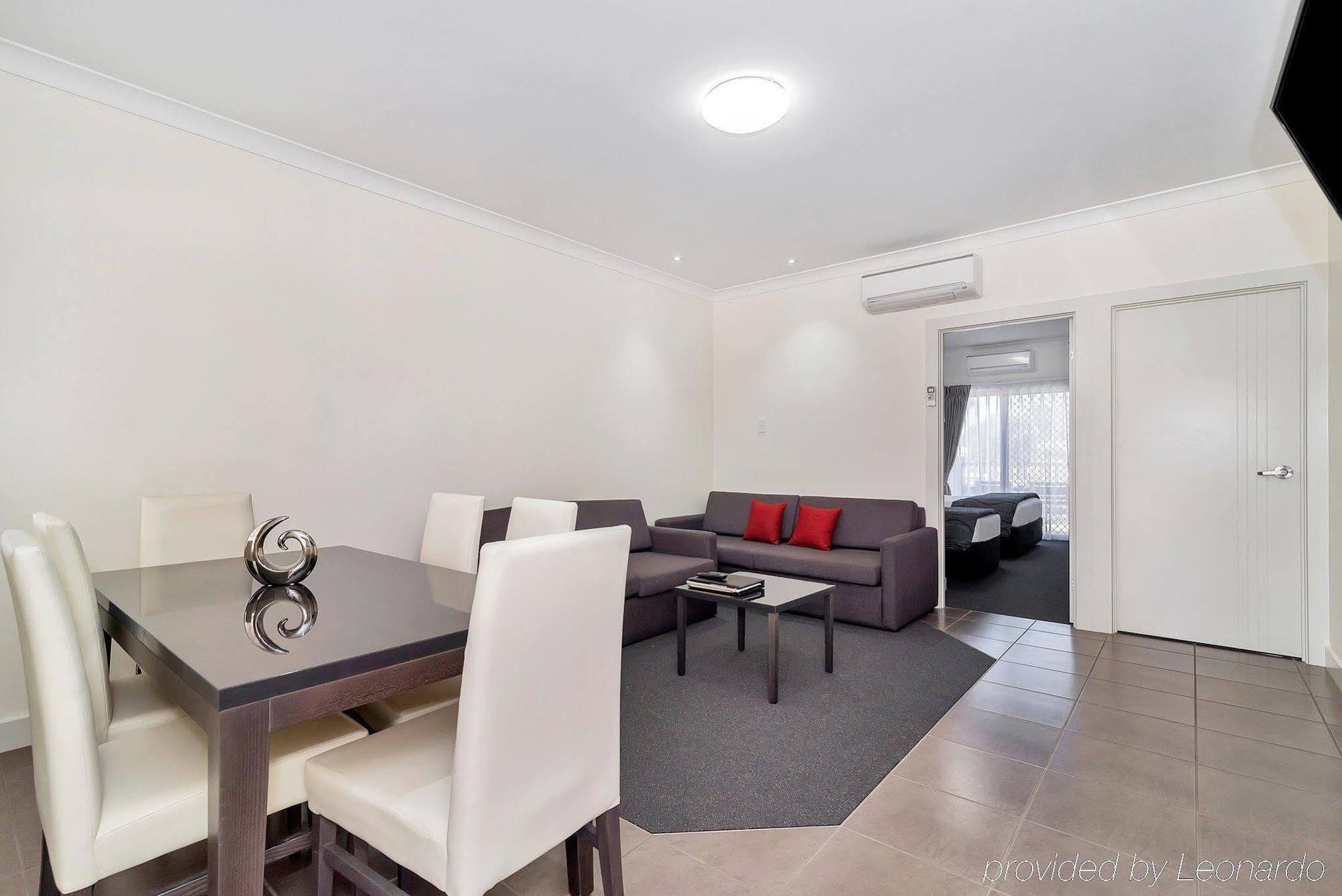 Swagsman Motel Miles Экстерьер фото