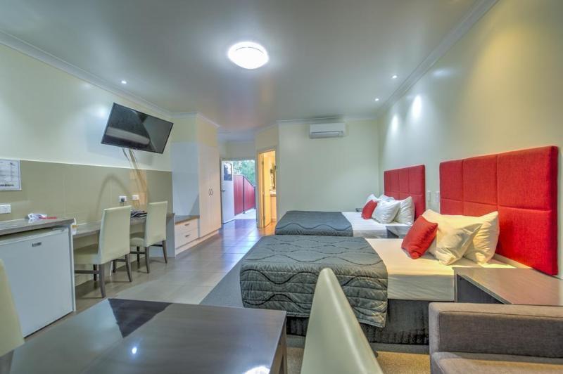 Swagsman Motel Miles Экстерьер фото