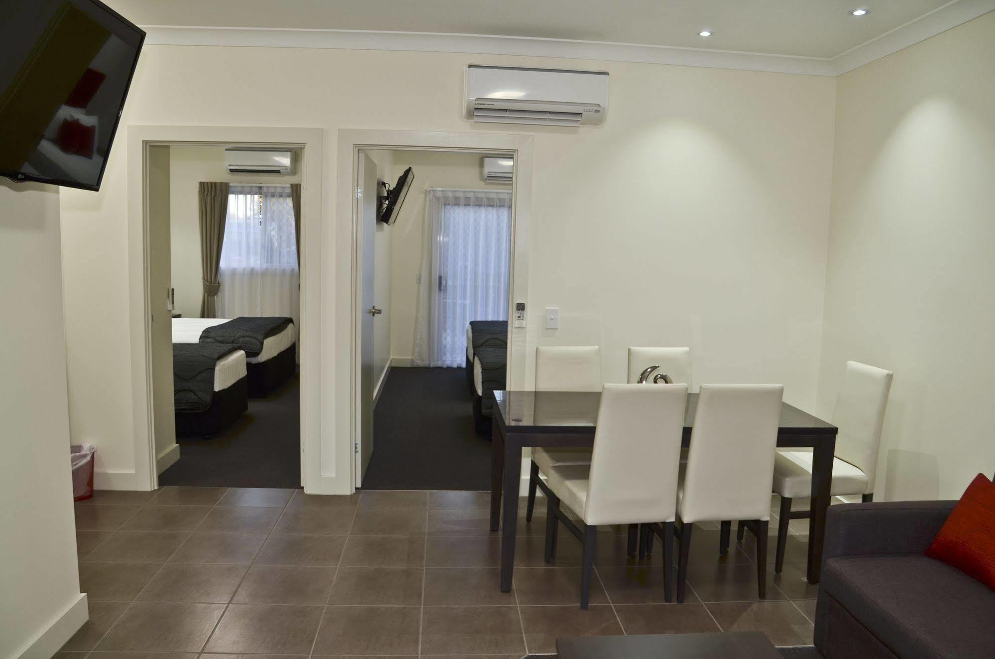Swagsman Motel Miles Экстерьер фото