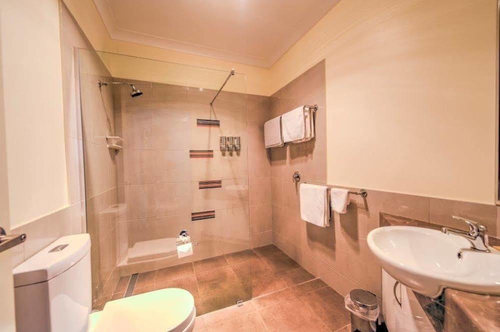 Swagsman Motel Miles Экстерьер фото